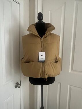 Cropped Puffer Vest in Camel - XL